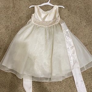 Little girls flower dress. Excellent condition.